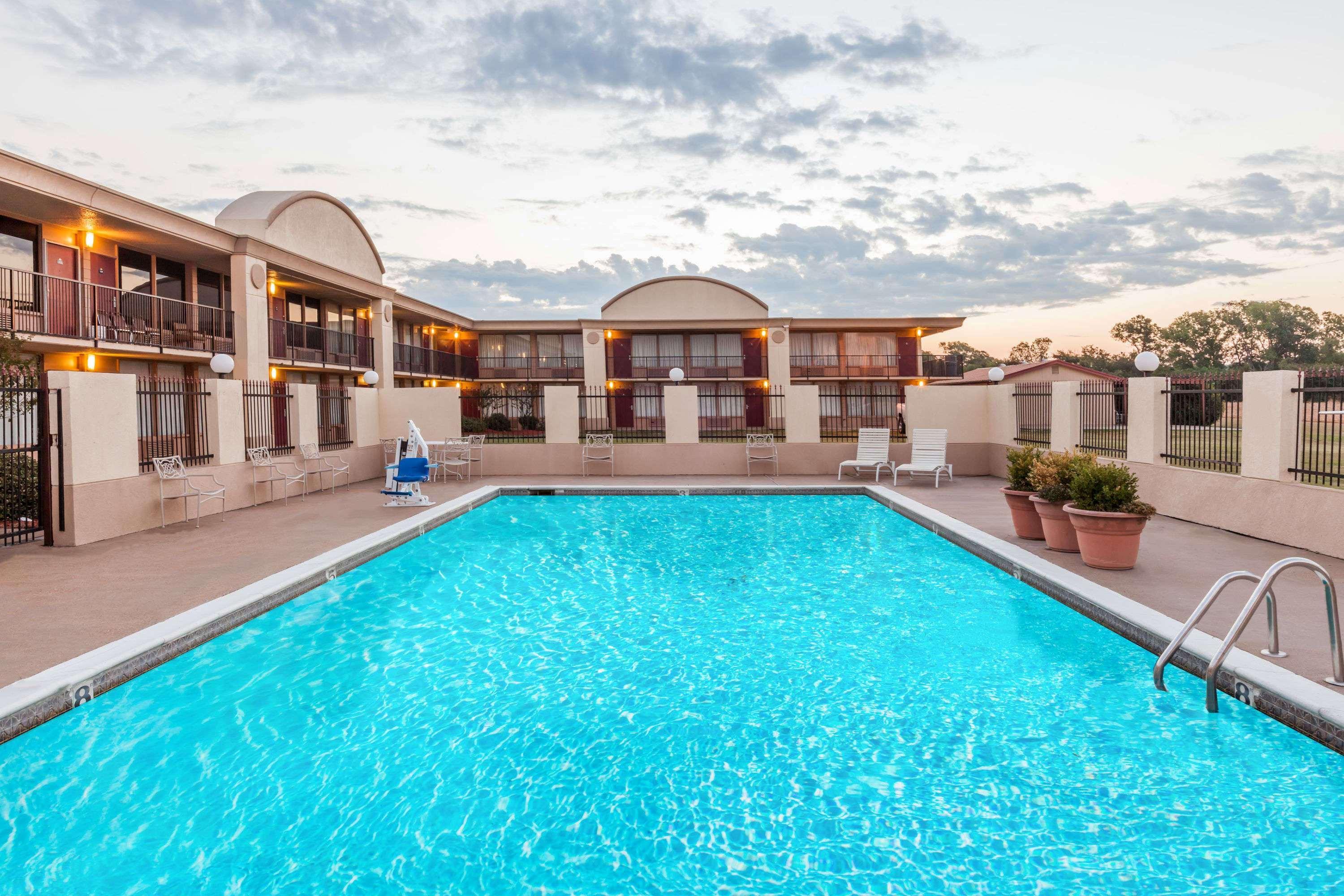 Days Inn By Wyndham Hillsboro Tx Ngoại thất bức ảnh